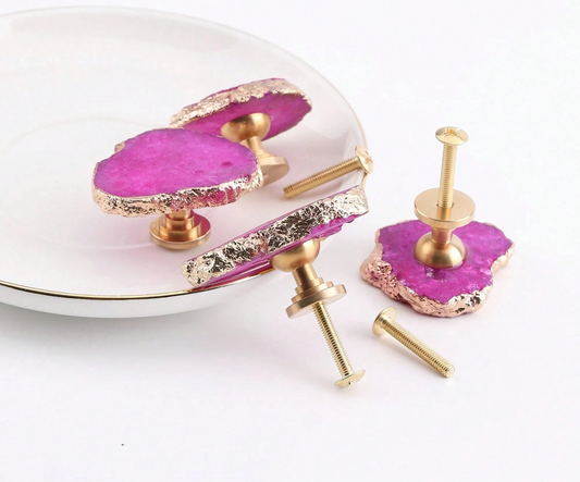 4 Pcs Hot Pink Geode Cabinet Knobs， Crystal Stone Drawer Knobs， Handles Decorative Golden Plated Gemstone Cupboard Pulls.